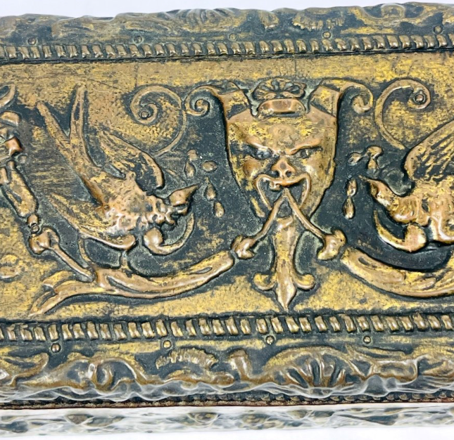 Boîte à Bijoux Ou Boîte à Gants, Bois Et Cuivre Repoussé