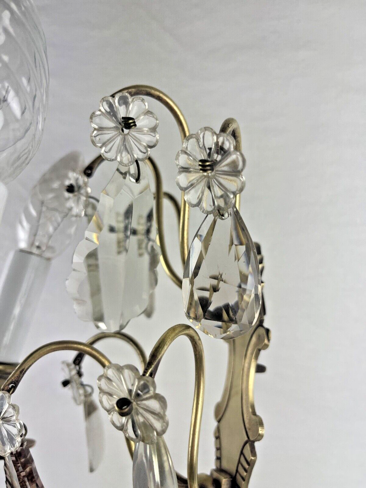 Belle paire d'appliques en bronze avec pampilles en cristal 2 feux