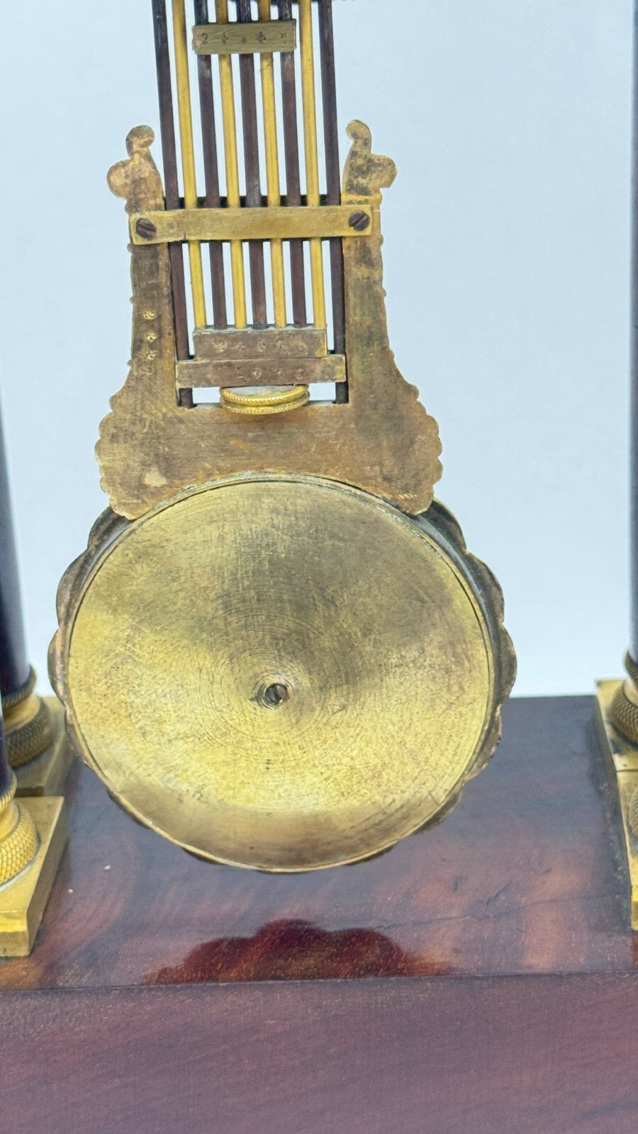 Pendule portique en acajou époque Restauration