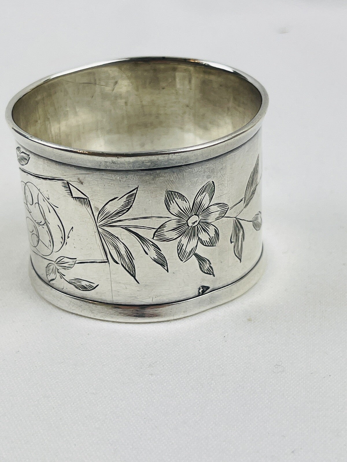 Rond de serviette en argent massif