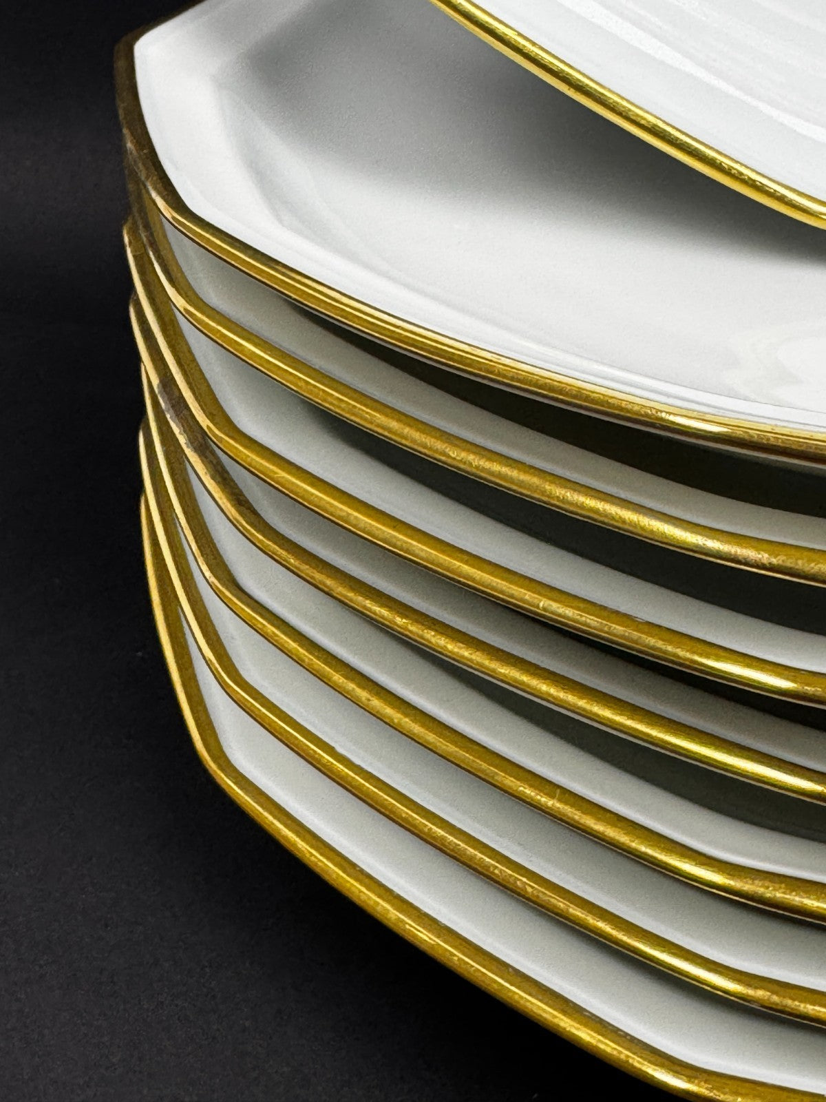 Élégante série de 6 assiettes creuses en porcelaine de Limoges par Bernardaud