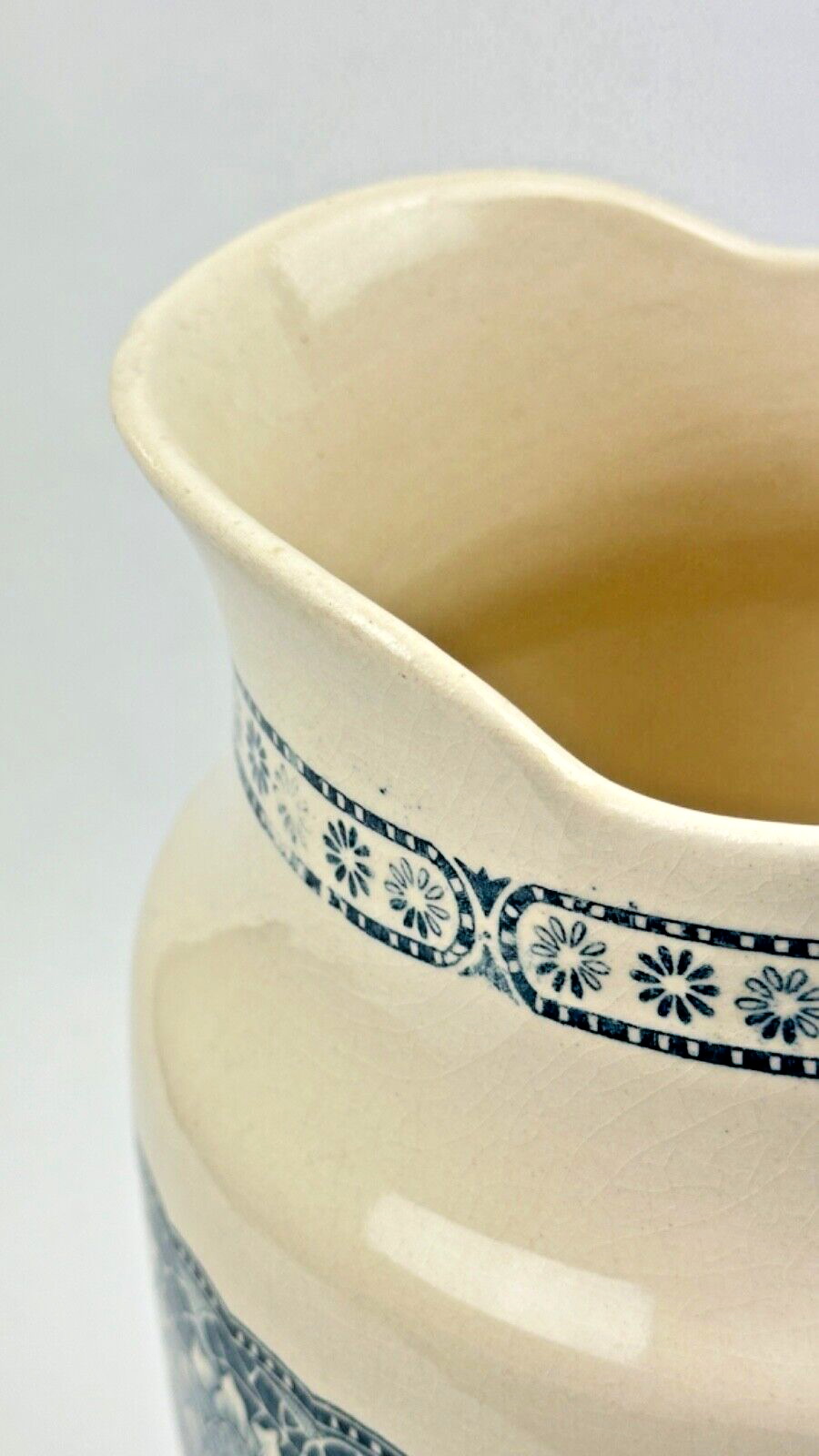 Broc et vasque en faience Longchamp modèle Thèbes