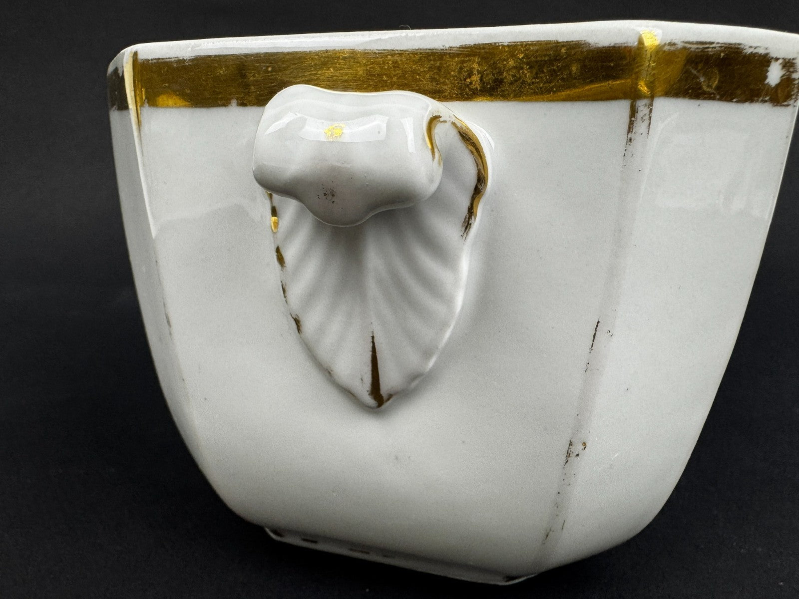 Service à thé en porcelaine blanche et or, époque fin XIXe / début XXe