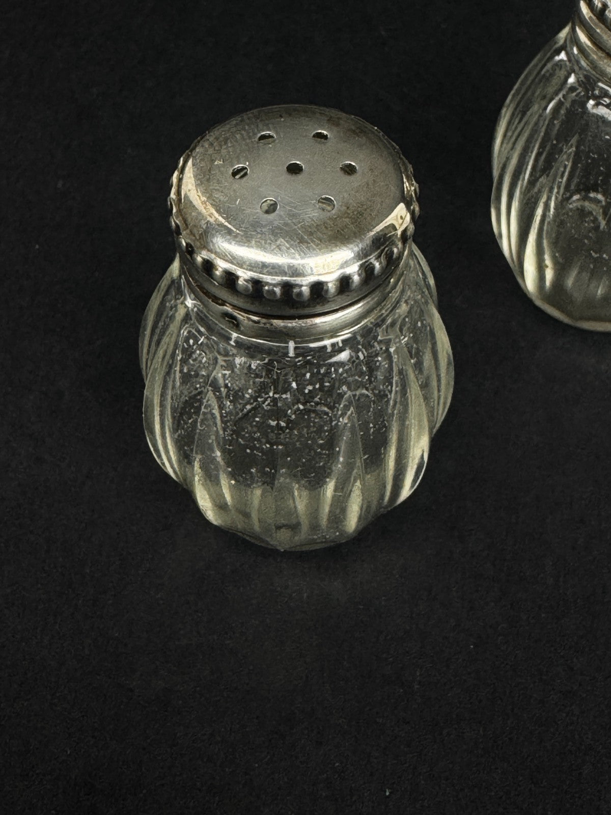 Coffret de quatre salerons Christofle en argent massif et verre