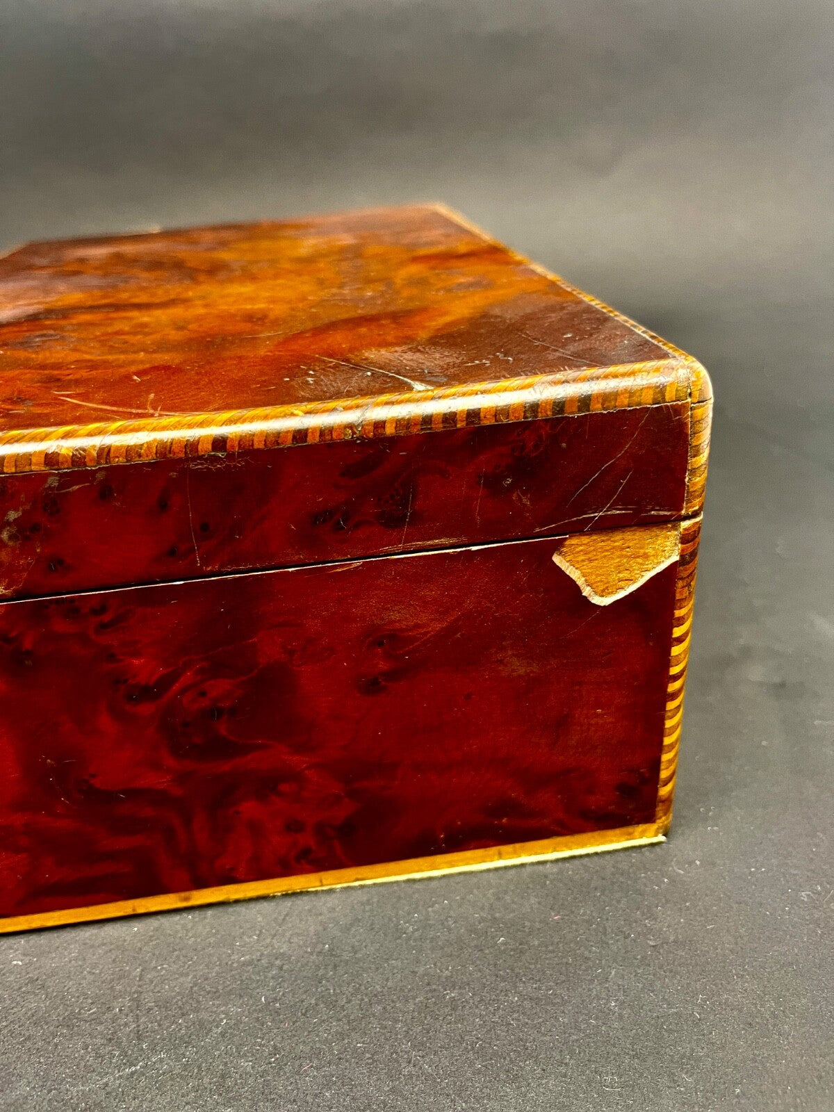 Coffret, Boîte à Couture En Loupe Et Marqueterie