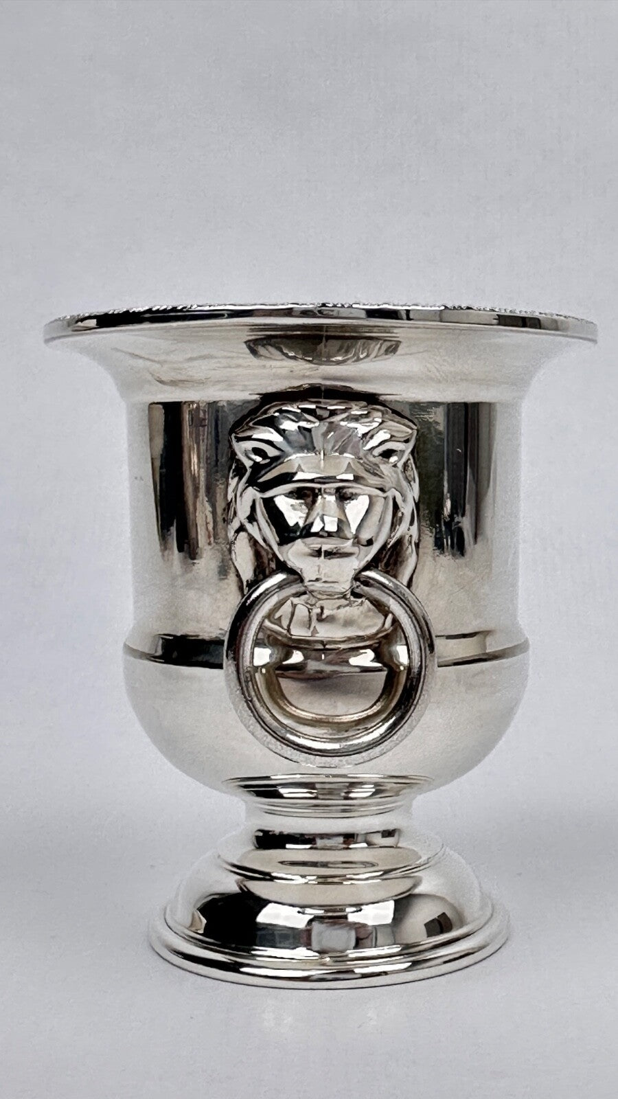 Porte cure-dents de table, métal argenté, forme Médicis, anses têtes de lion