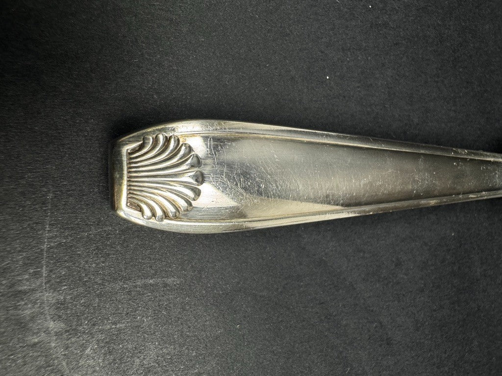 12 couteaux en métal argenté, modèle Coquille – Reneka