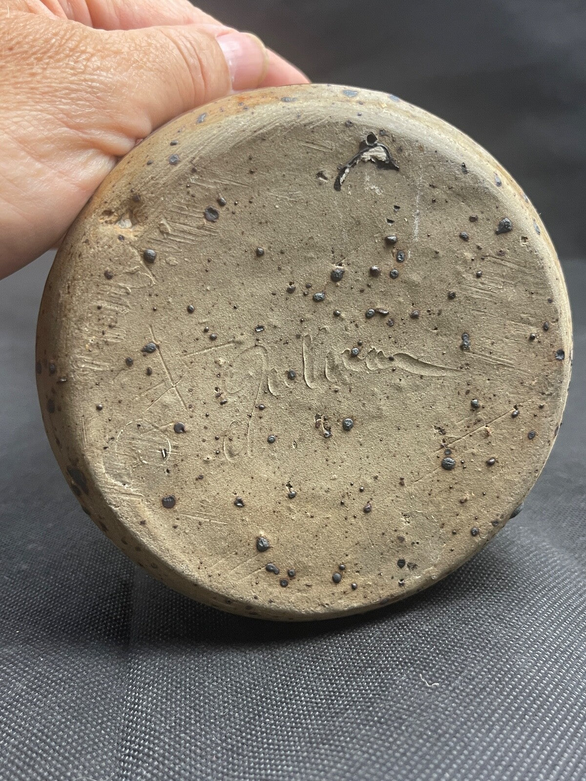 Ancien grand pichet en grès vernissé