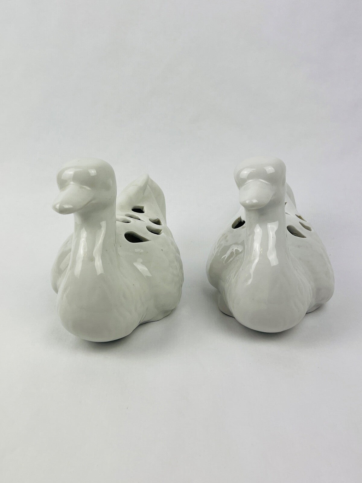 Pique-fleurs en porcelaine blanche en forme de canard