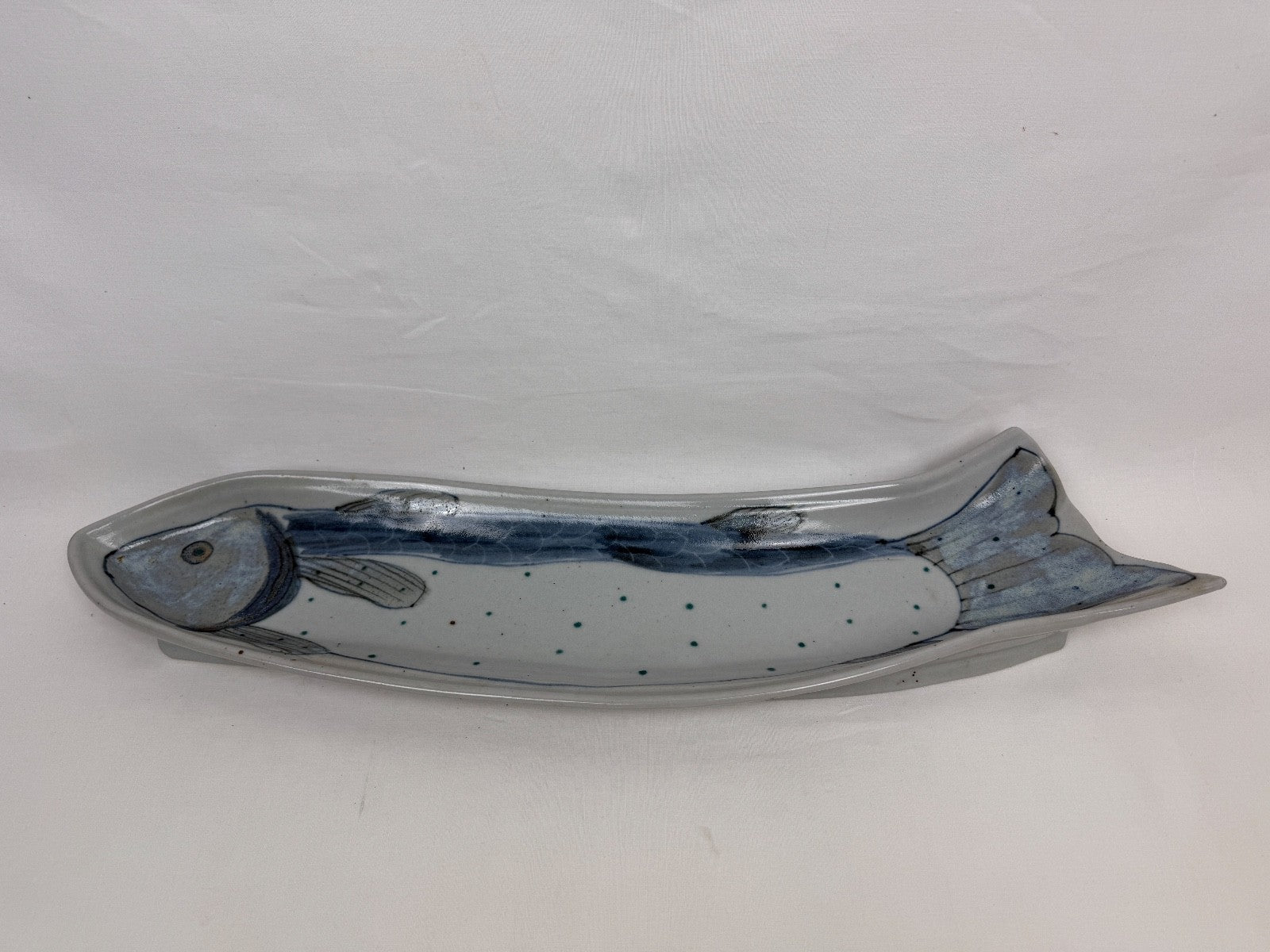Grand plat à poisson à décor de saumon Highland stoneware Scotland