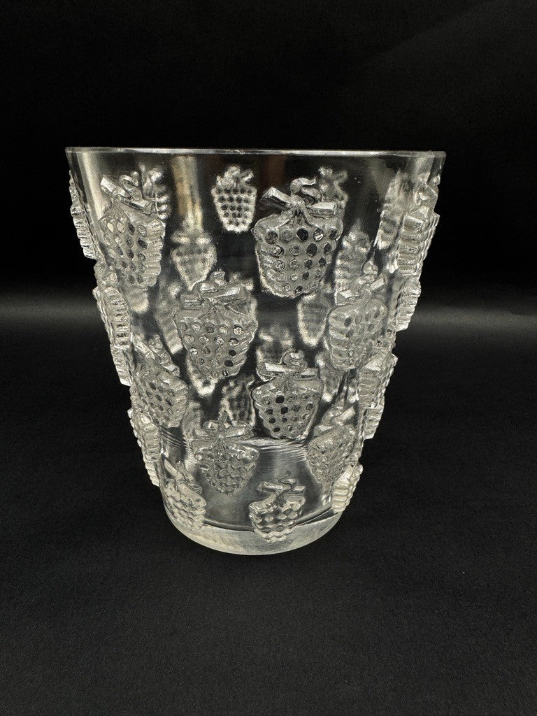 Vase René Lalique modèle "Malaga", verre moulé pressé, vers 1937