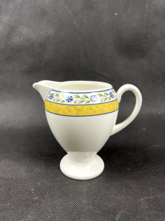 Verseuse , pot à lait Wedgwood modèle Mistral, neuve