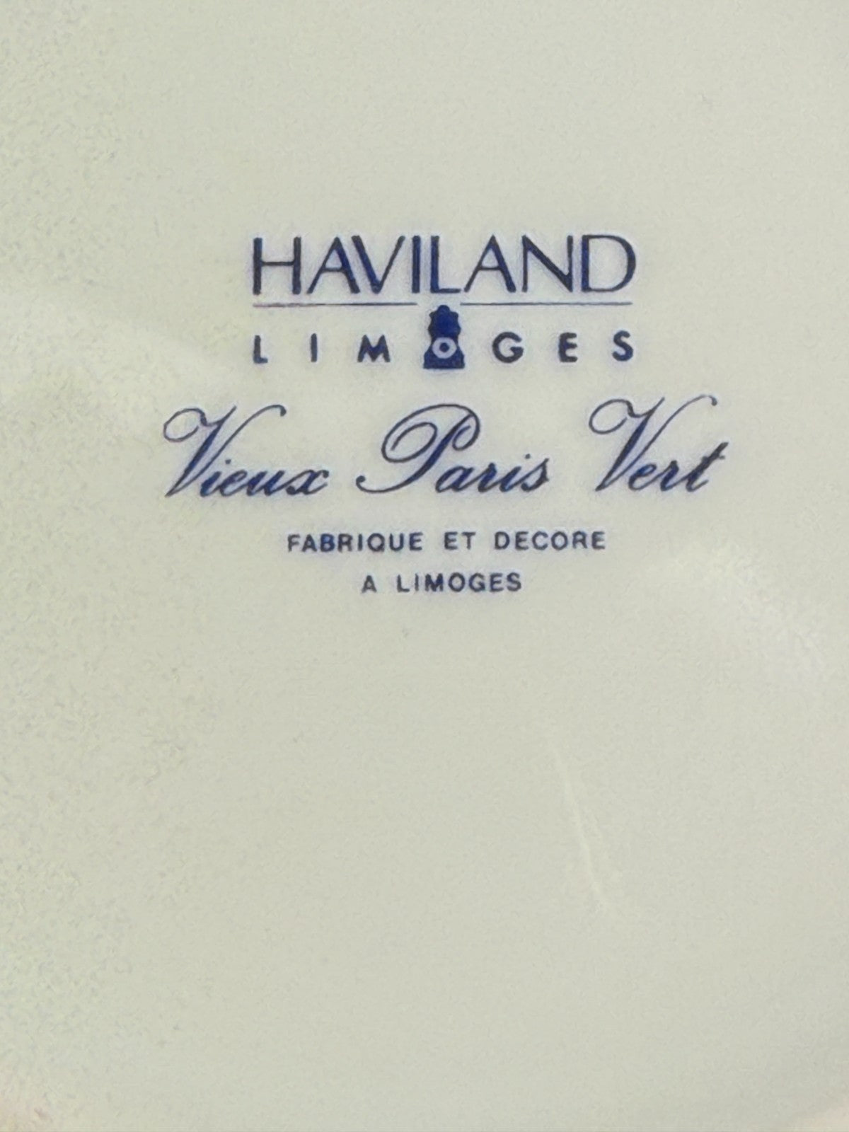 Haviland, vase en porcelaine de Limoges modèle Vieux Paris vert