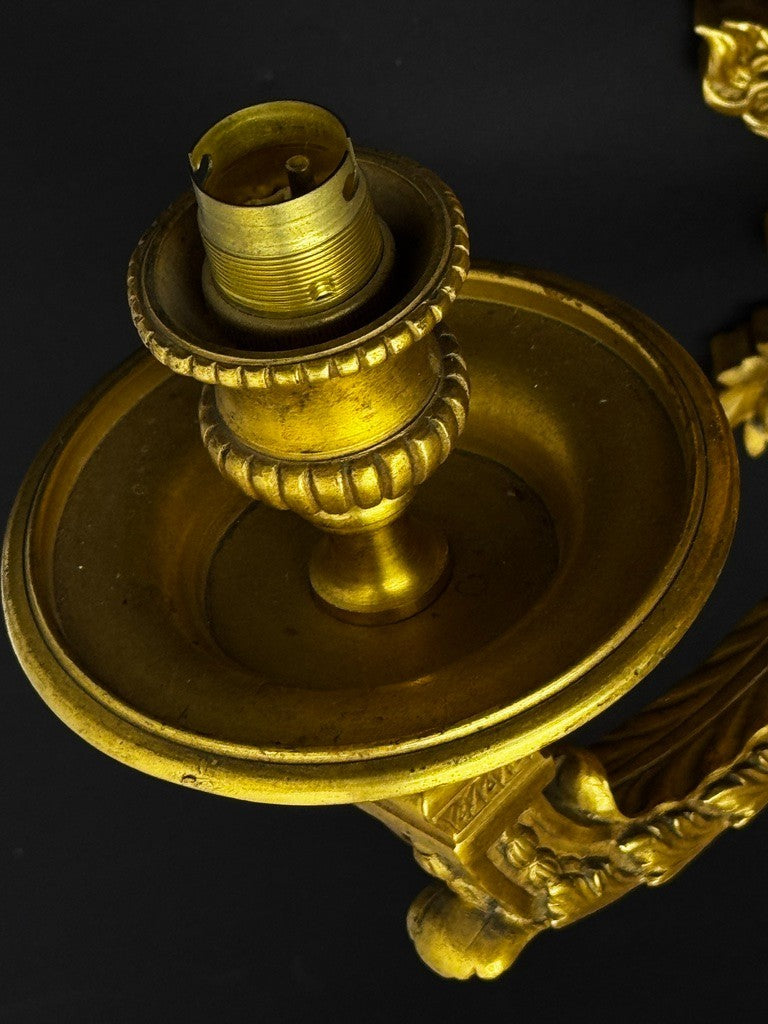 Paire d’importantes appliques en bronze doré, style Louis XVI, époque XIXe