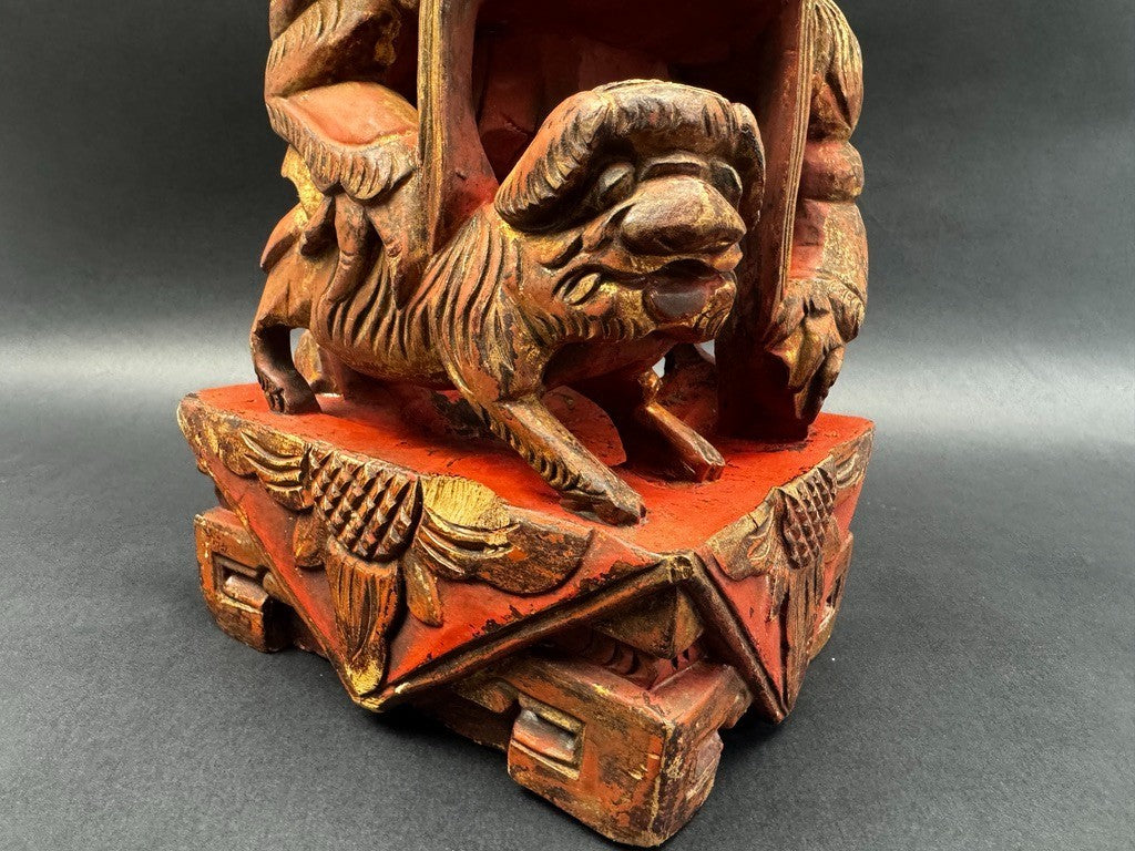 Paire de lions gardiens chinois en bois sculpté polychrome XIXe