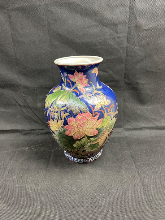 Vase en porcelaine de Chine, fleurs de lotus