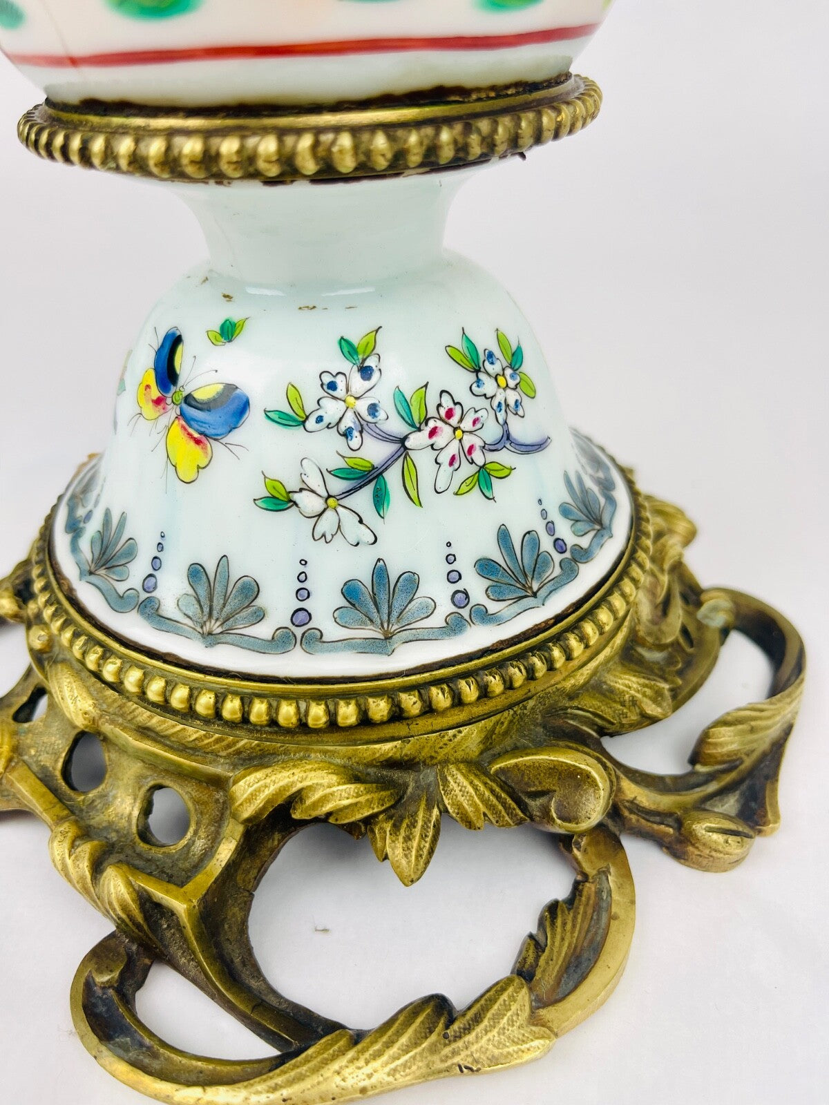 Lampe En Porcelaine De Chine Et Bronze Doré, Dragon Et Scène Guerrière