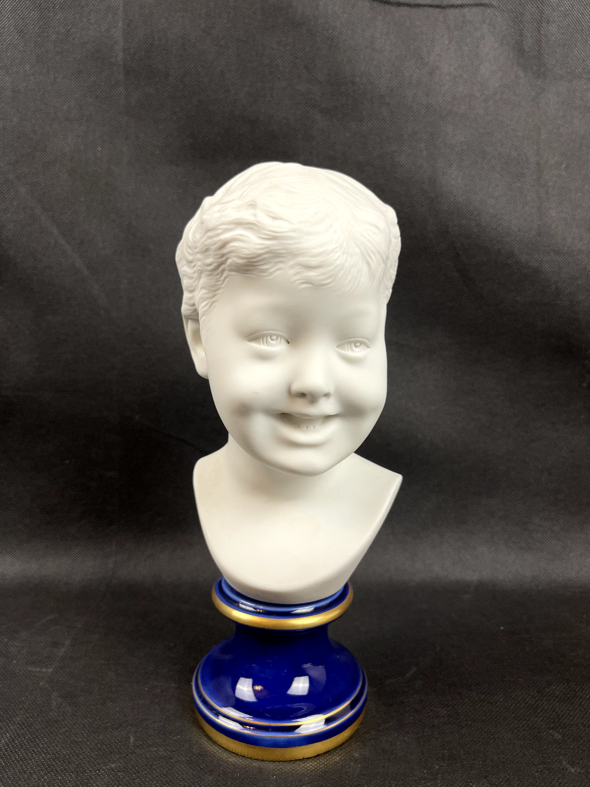 Buste d'Enfant rieur d'après Donatello en biscuit de porcelaine  Limoges