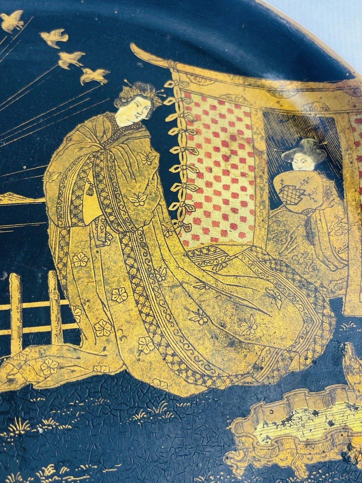 Petit plateau rond Napoléon III japonisant en carton bouilli