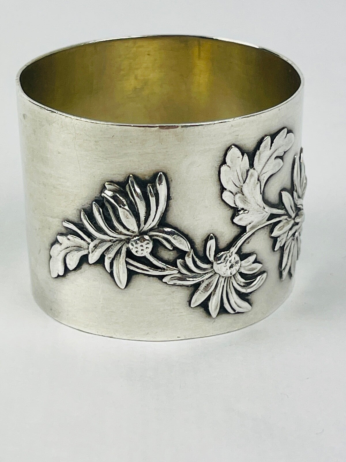 Superbe rond de serviette en argent massif