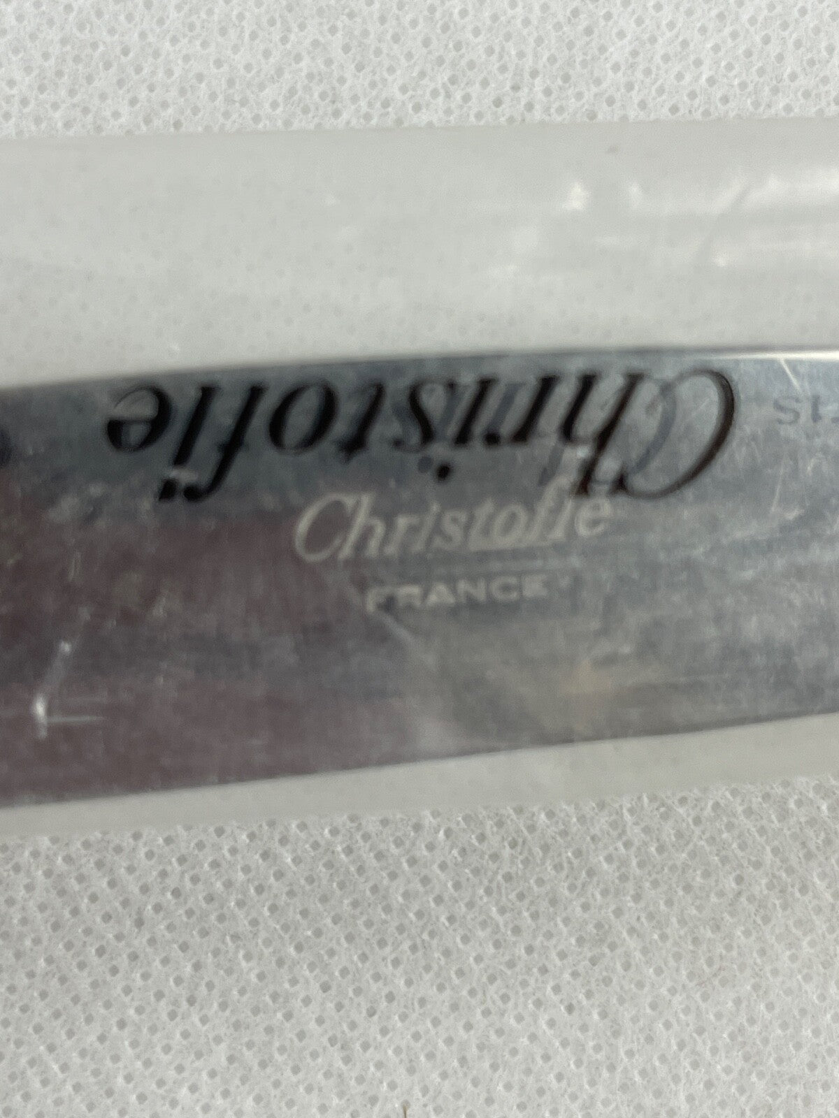 Lot de 2 couteaux de table Christofle modèle Pompadour, neufs