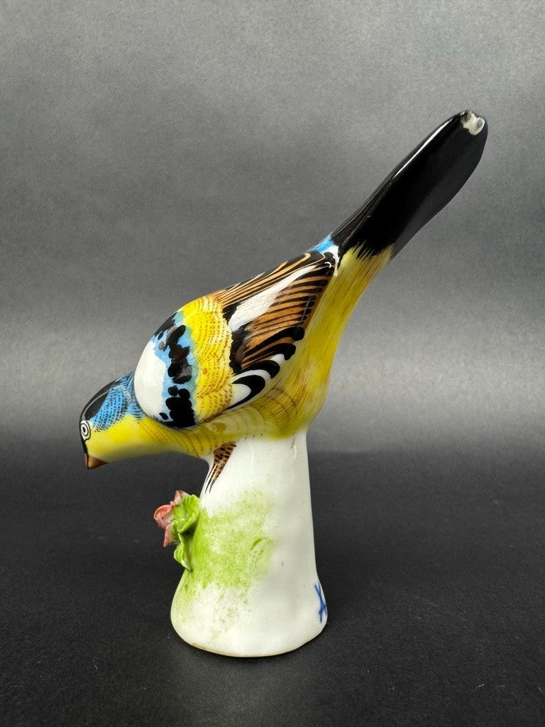 Figurine porcelaine oiseau polychrome sur socle fleuri 1950s