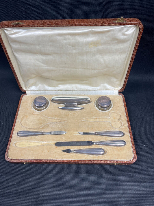 Ancien nécessaire de manucure en argent