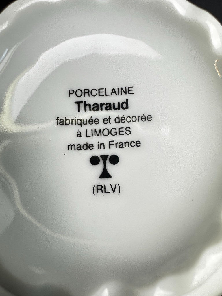 Tasses et soucoupes Tharaud Limoges porcelaine blanche relief doré