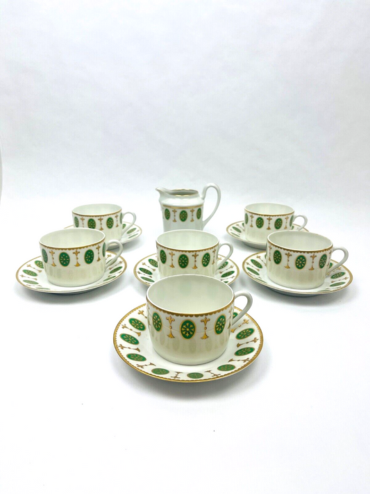 Suite de 6 tasses à thé et 1 crémier en Porcelaine de Paris décor  Louis XVI