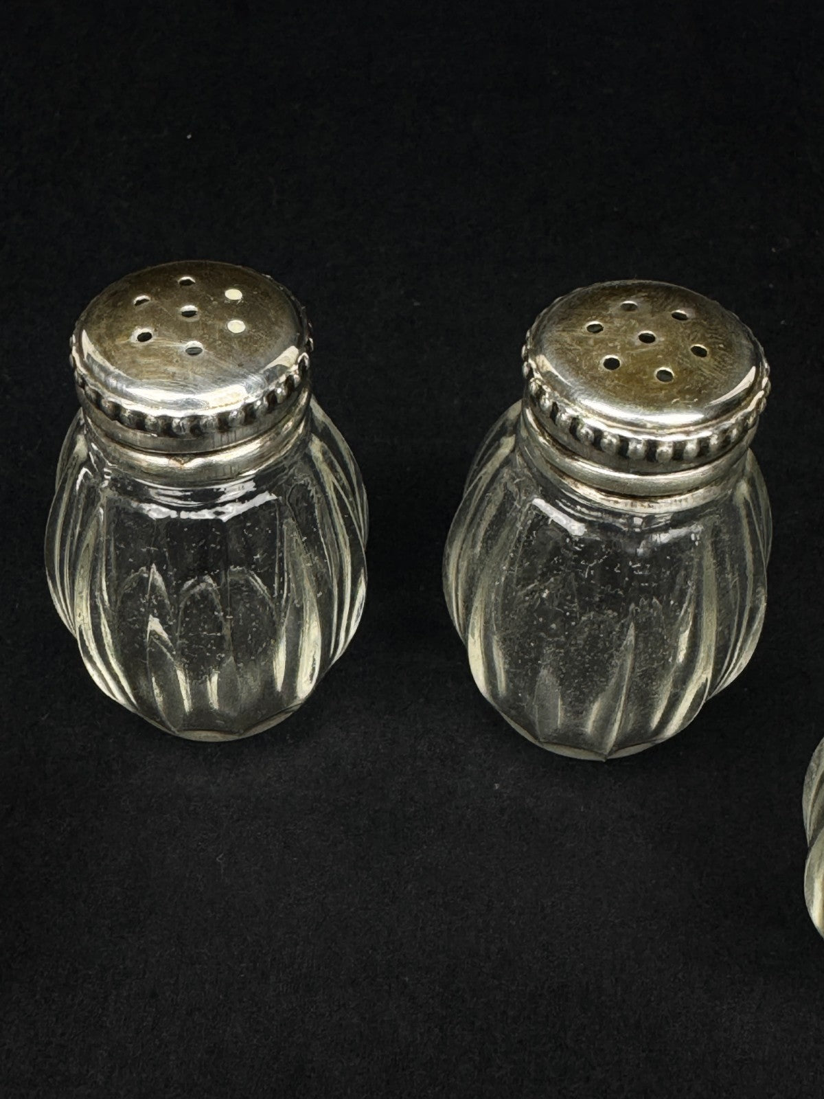 Coffret de quatre salerons Christofle en argent massif et verre