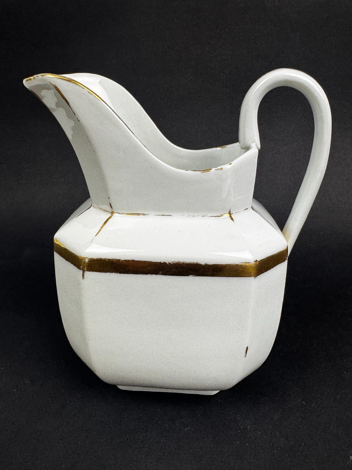 Service à thé en porcelaine blanche et or, époque fin XIXe / début XXe