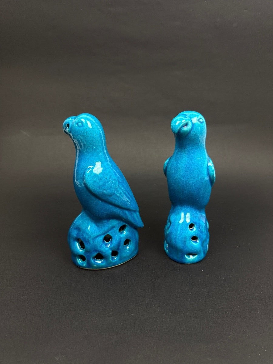 Paire de perruches en porcelaine bleue de Chine