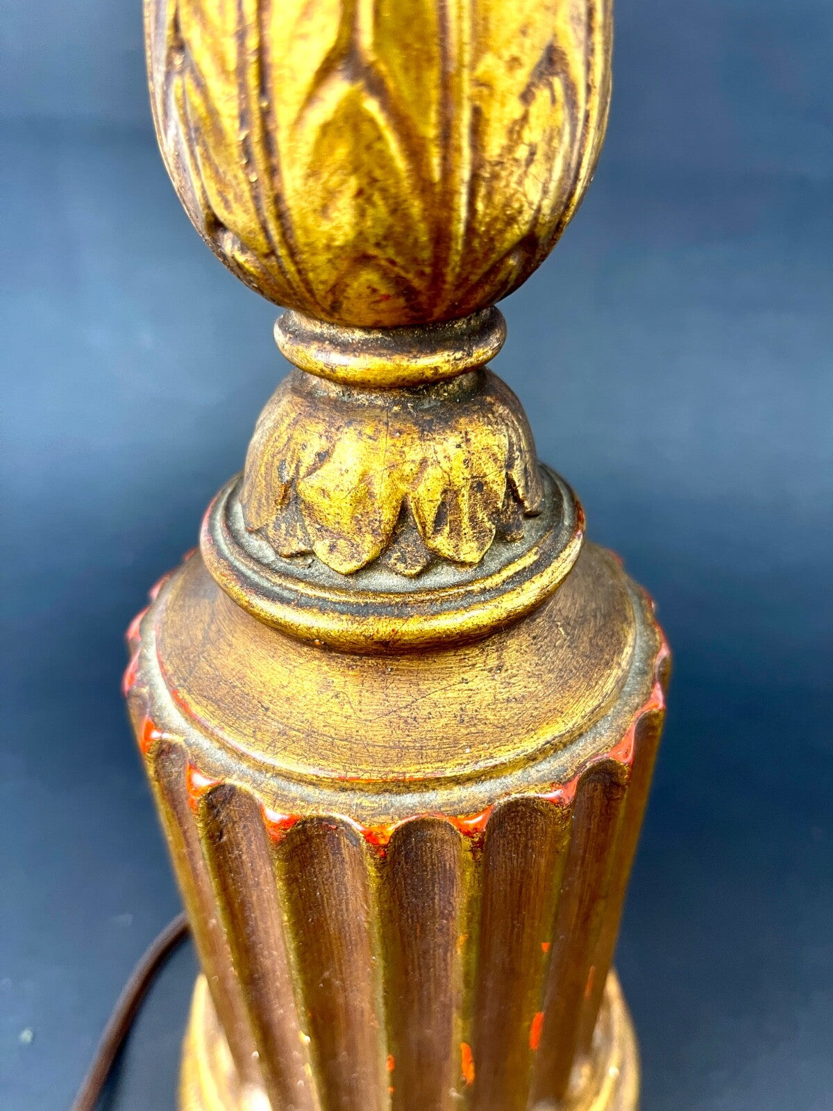 Pied De Lampe En Bois Doré De Forme Colonne