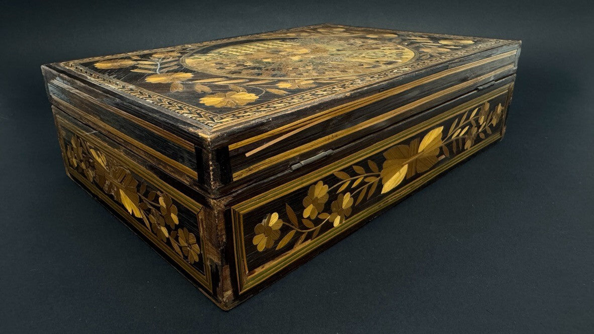 Coffret boîte à couture en marqueterie de paille Fin XVIIIème début XIXème