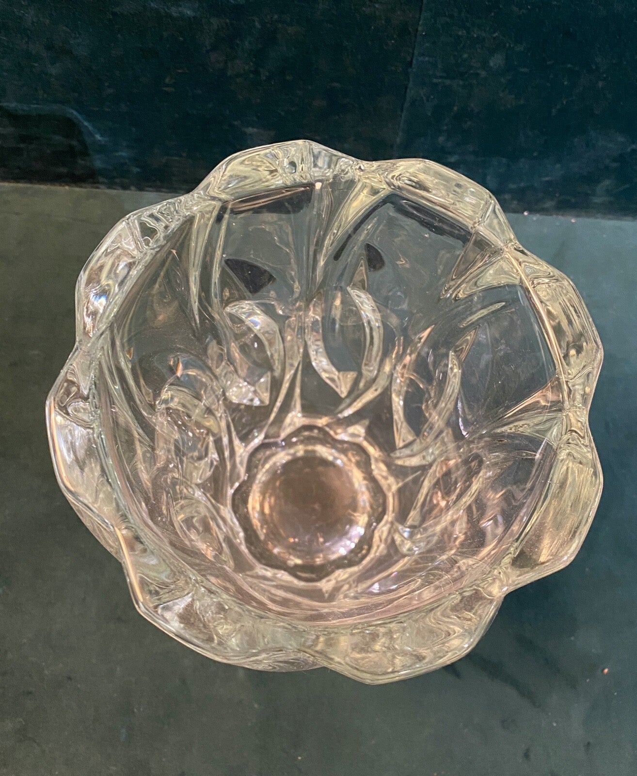 Ancien  vase en cristal épais