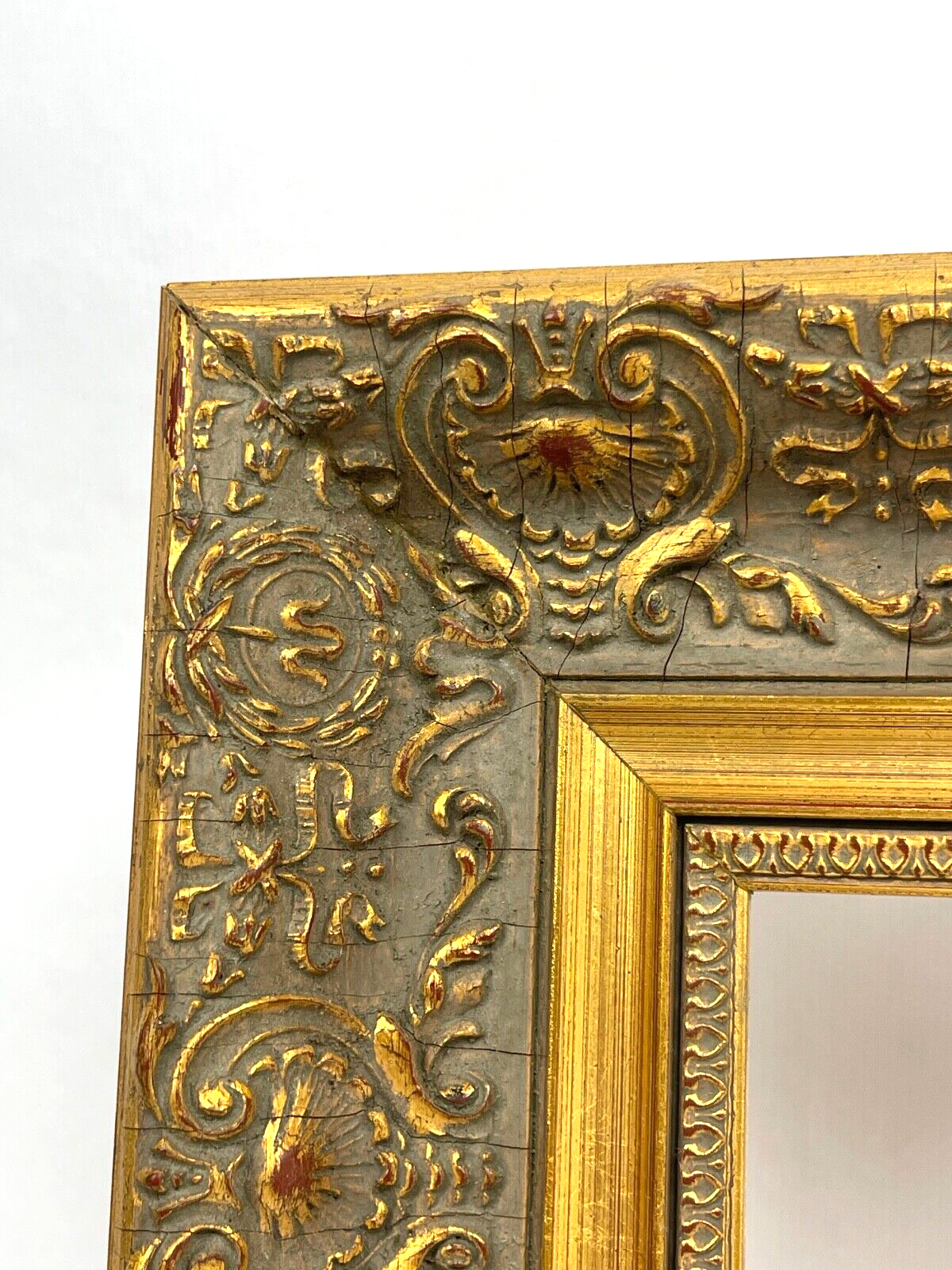 Cadre, encadrement en bois doré