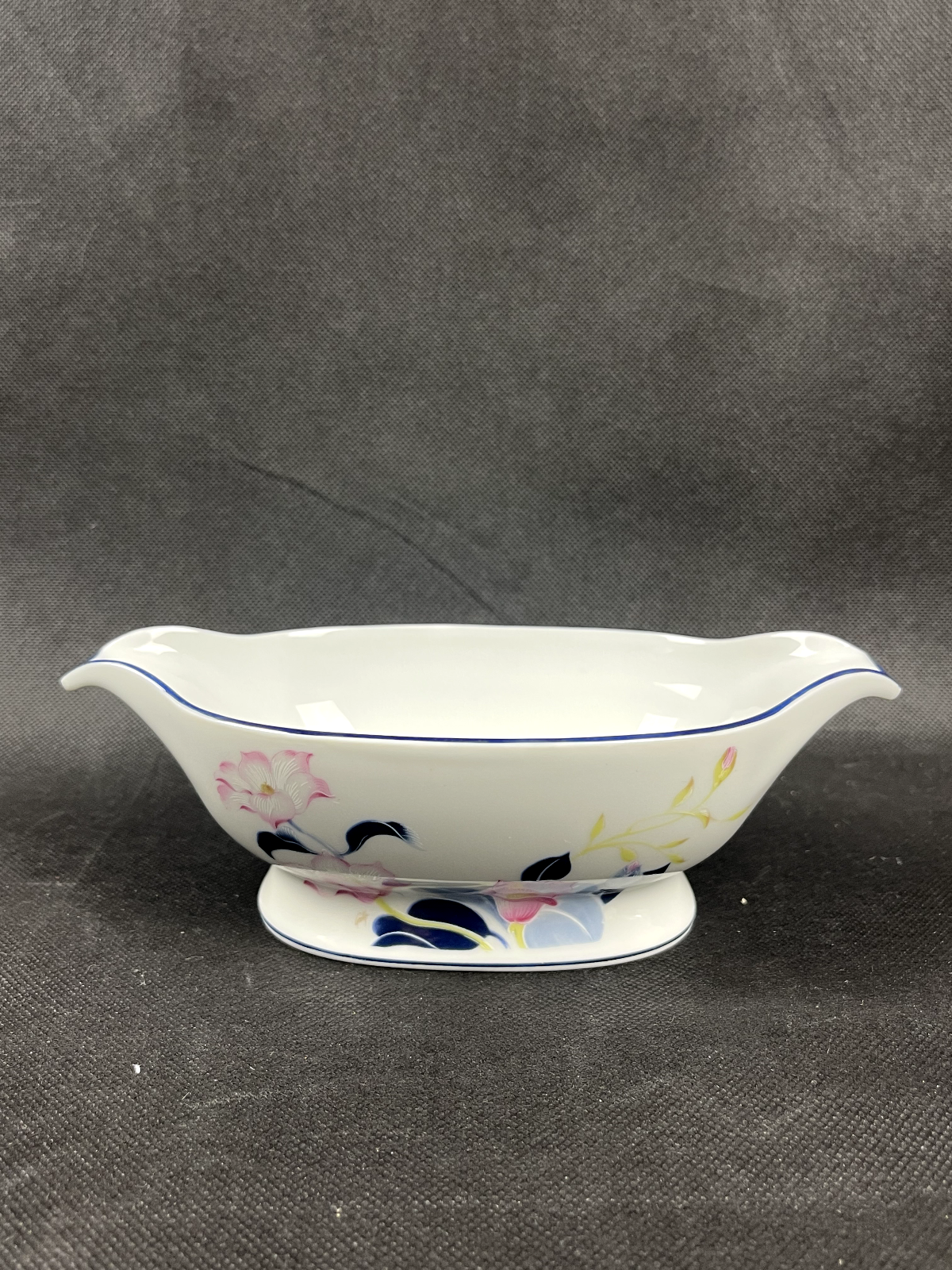 CH Field Haviland, Limoges,  saucière motif Tulipes bleues