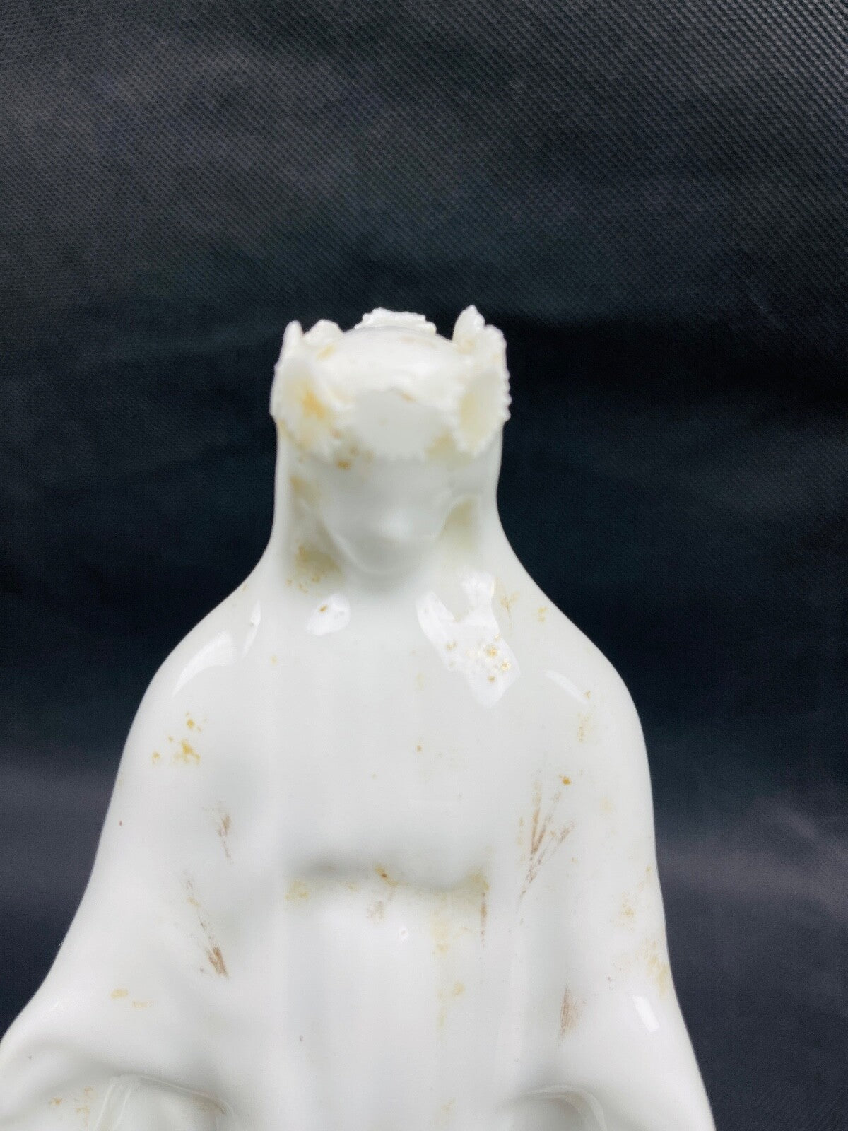 Statuette de la  Vierge  en porcelaine de Paris