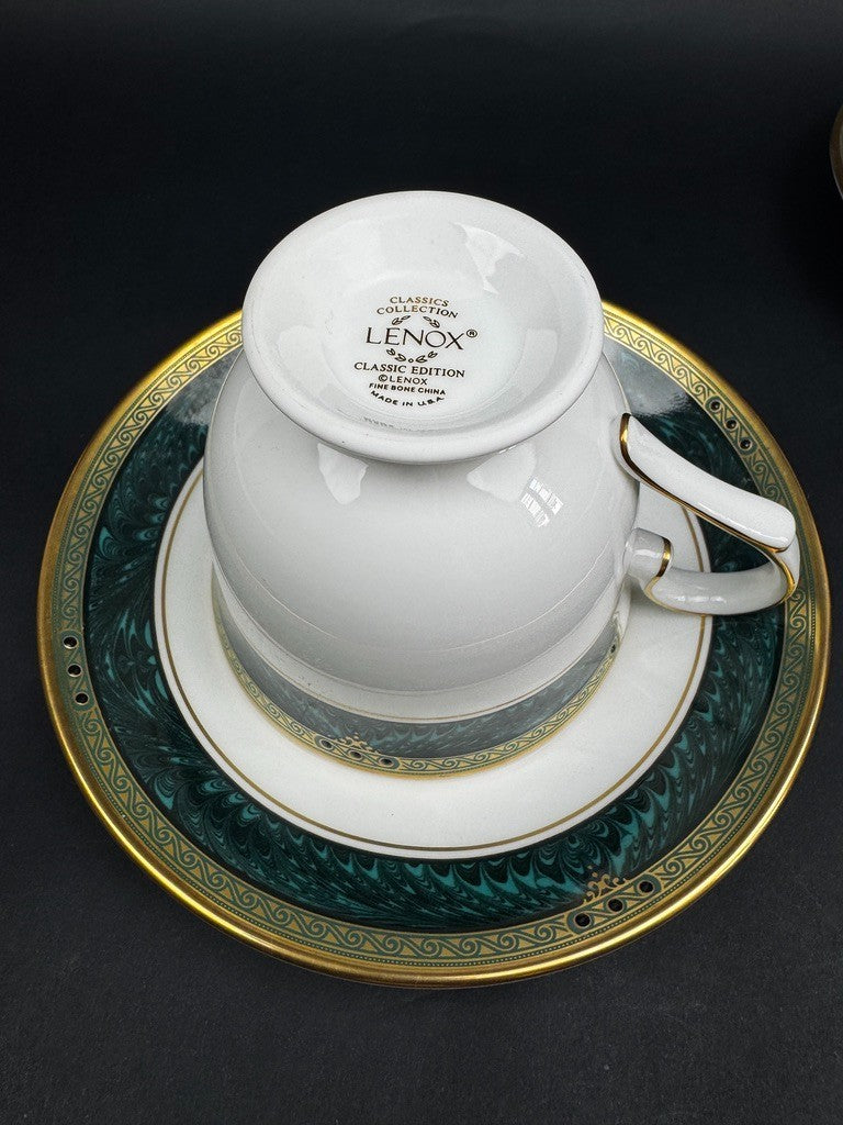 Lot 2 tasses à thé avec sous tasses et pot à lait Lenox Classic Edition USA
