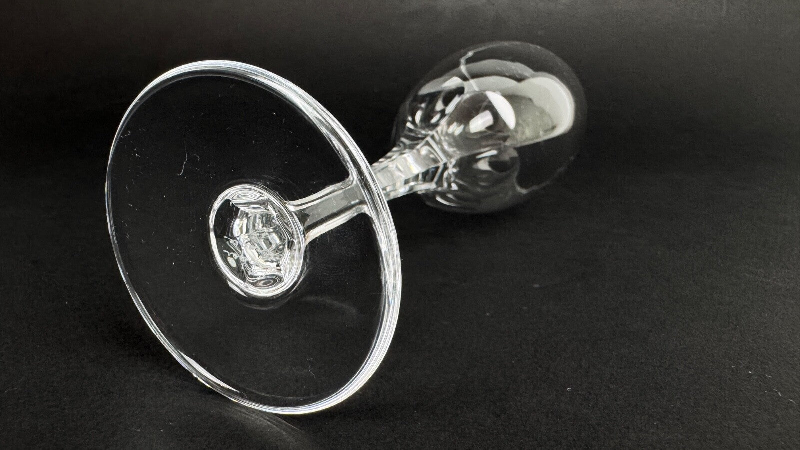 Lalique suite de 6 flûtes à champagne  modèle Tuileries