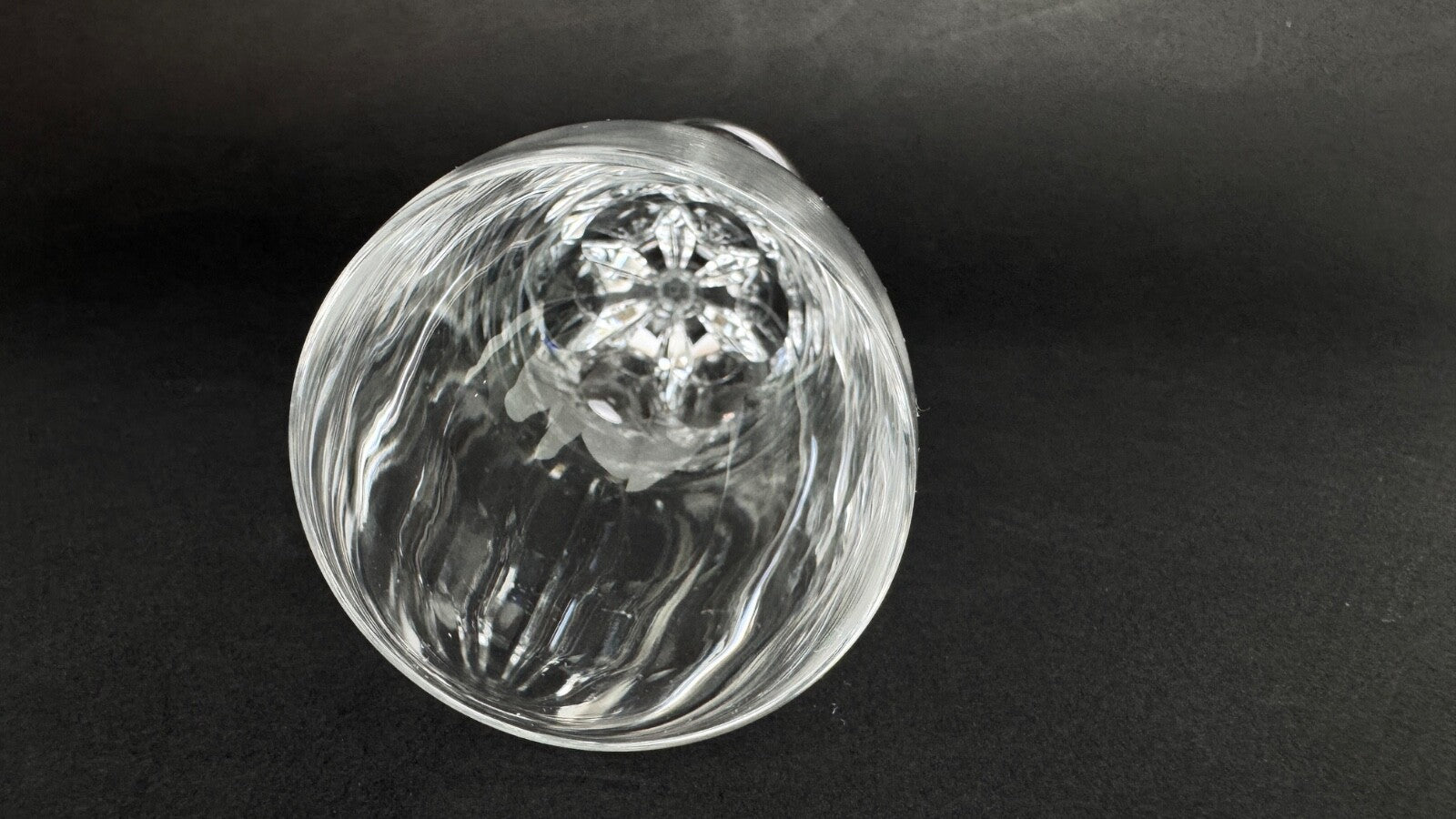 Lalique suite de 6 flûtes à champagne  modèle Tuileries