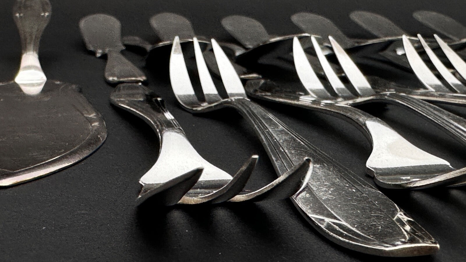 Apollo, Service à Poisson En Métal Argenté