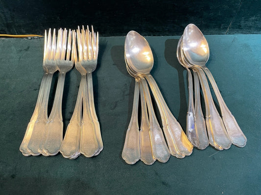 Lot métal argenté 10 cuillères à soupe et 9 fourchettes style Victoria Ercuis