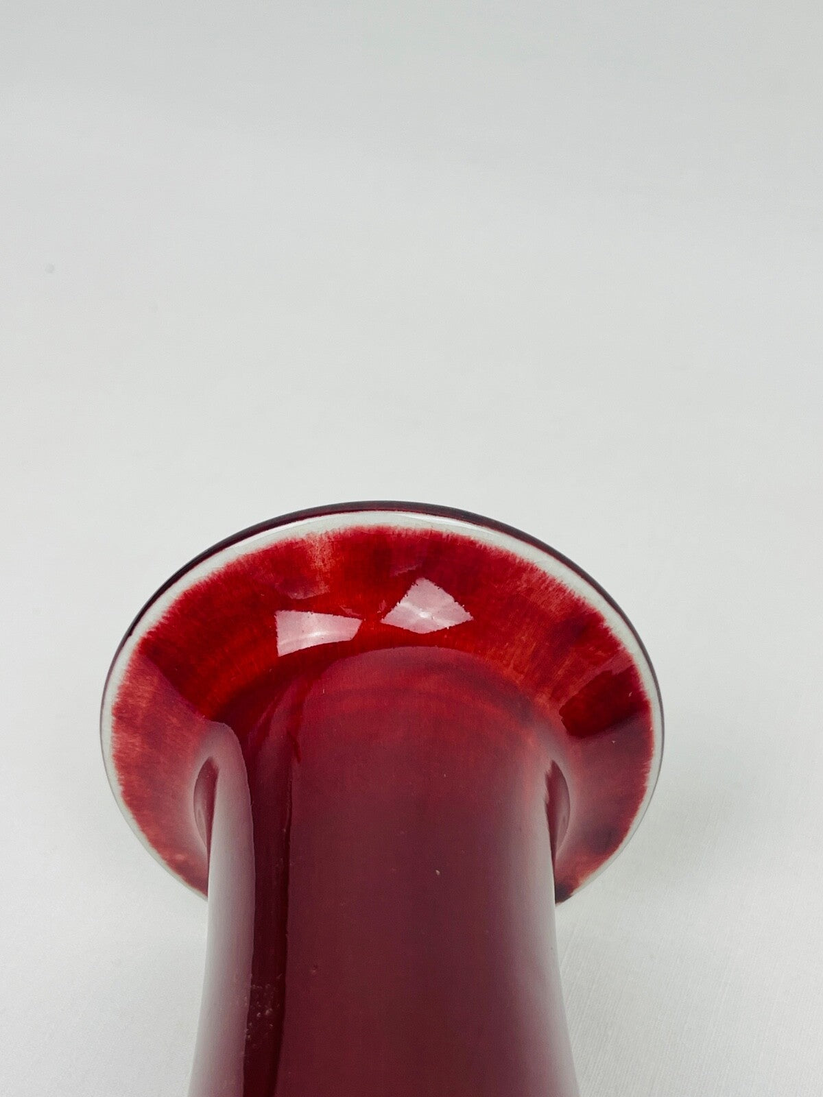 Vase en porcelaine de Chine, sang de boeuf