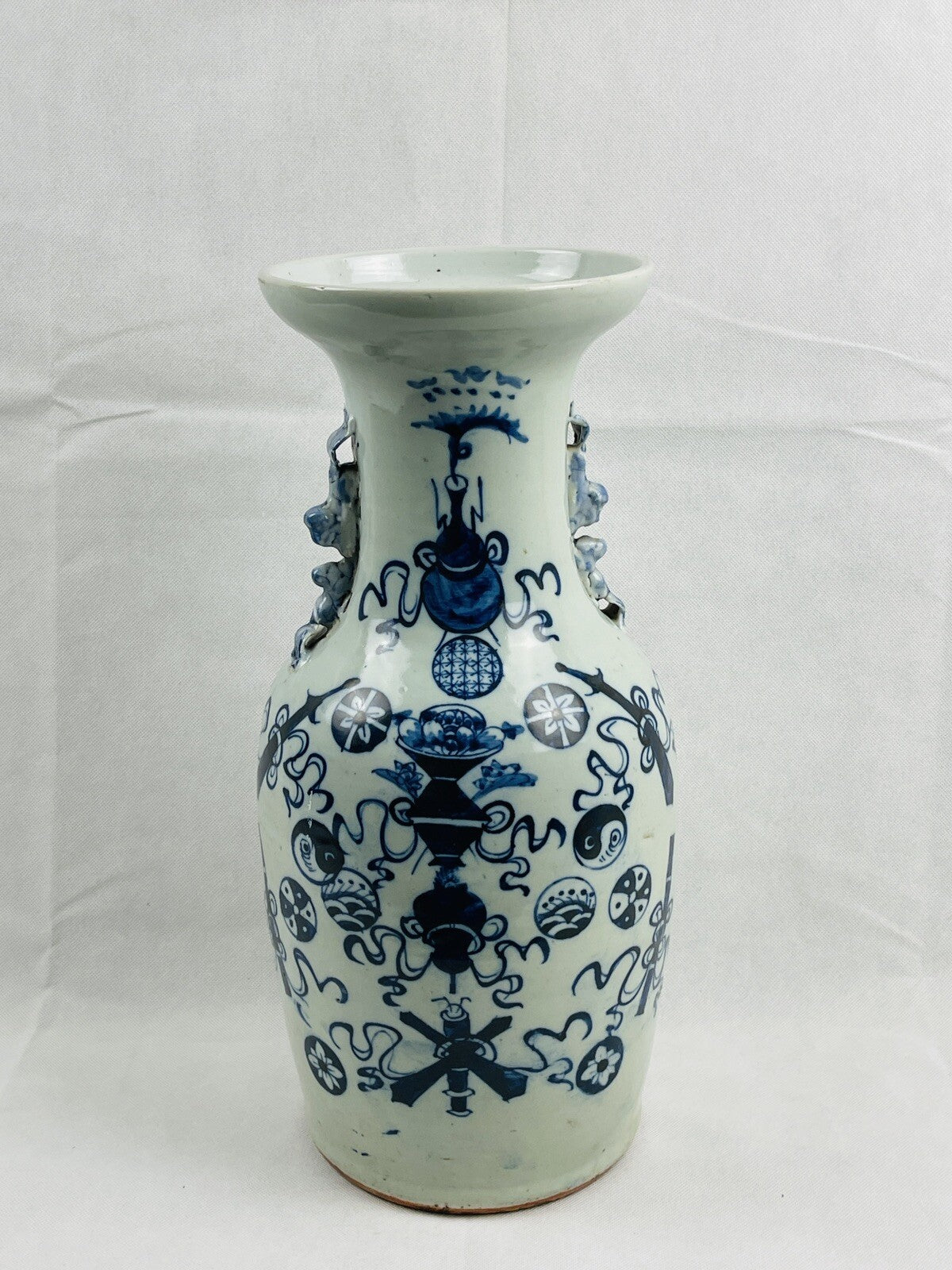 Paire de vases balustres en porcelaine de Chine, dynastie Qing