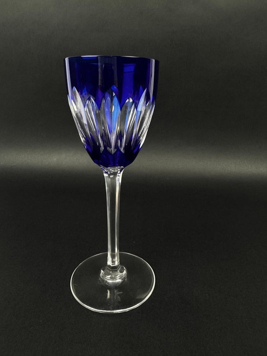 Verre à vin Baccarat – Modèle Cassino – Cristal outremer doublé taillé – 19 cm