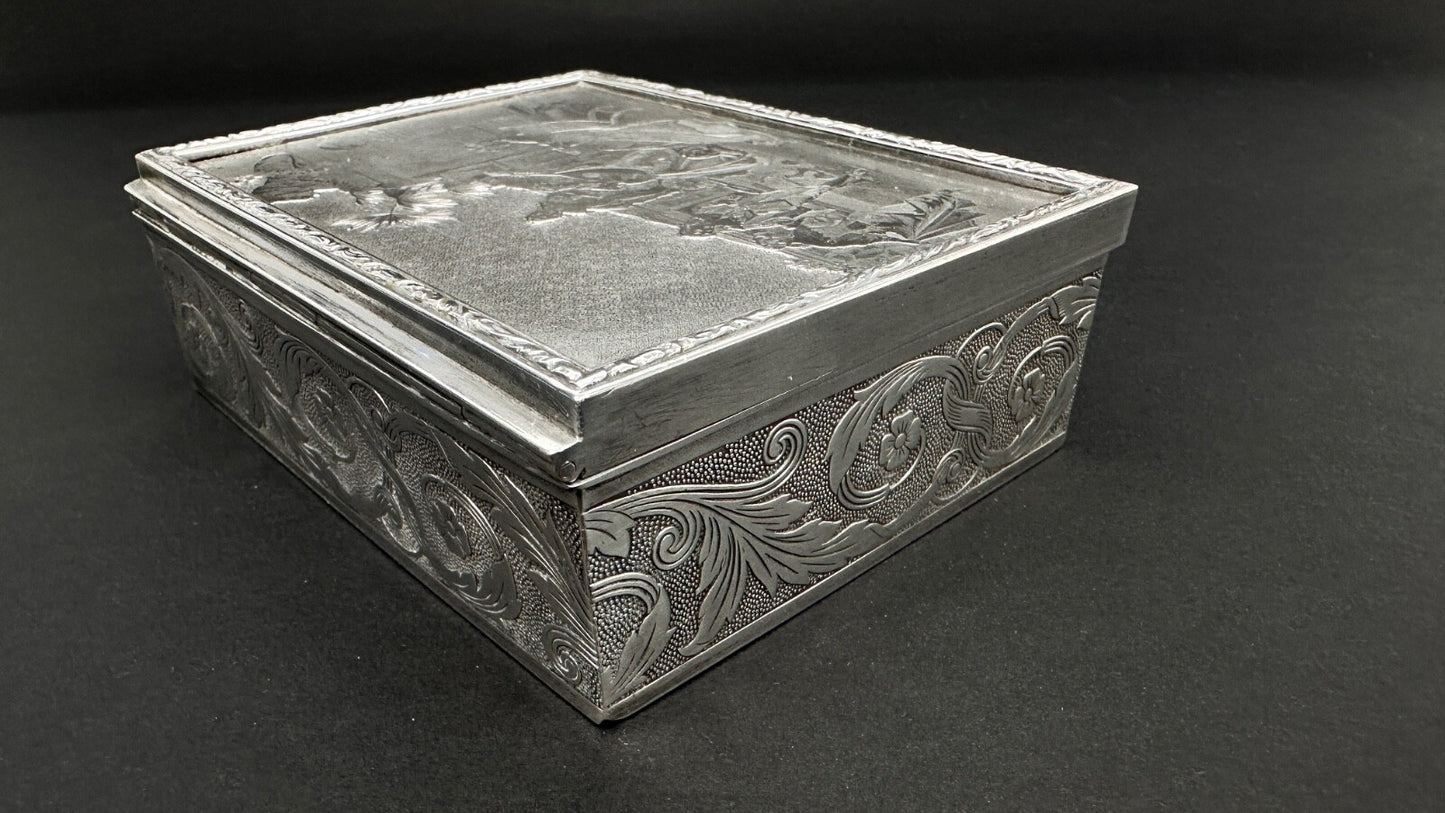 Coffret à Bijoux En Cuivre Argenté à décor de scène de danse