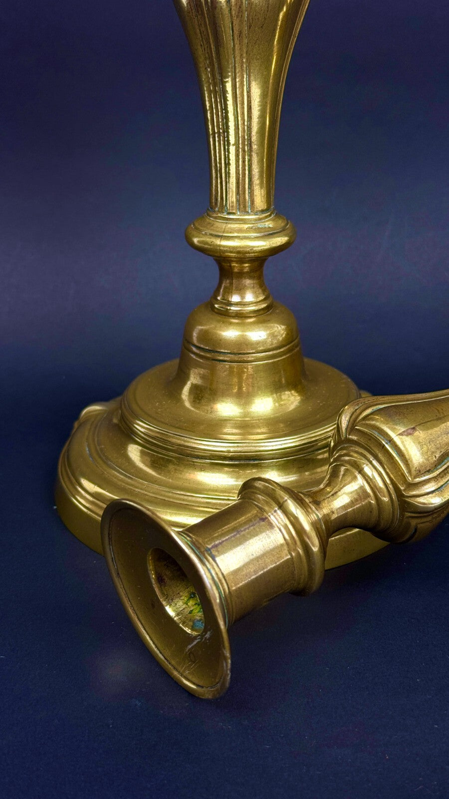 Paire de bougeoirs en bronze doré époque Régence XVIIIème