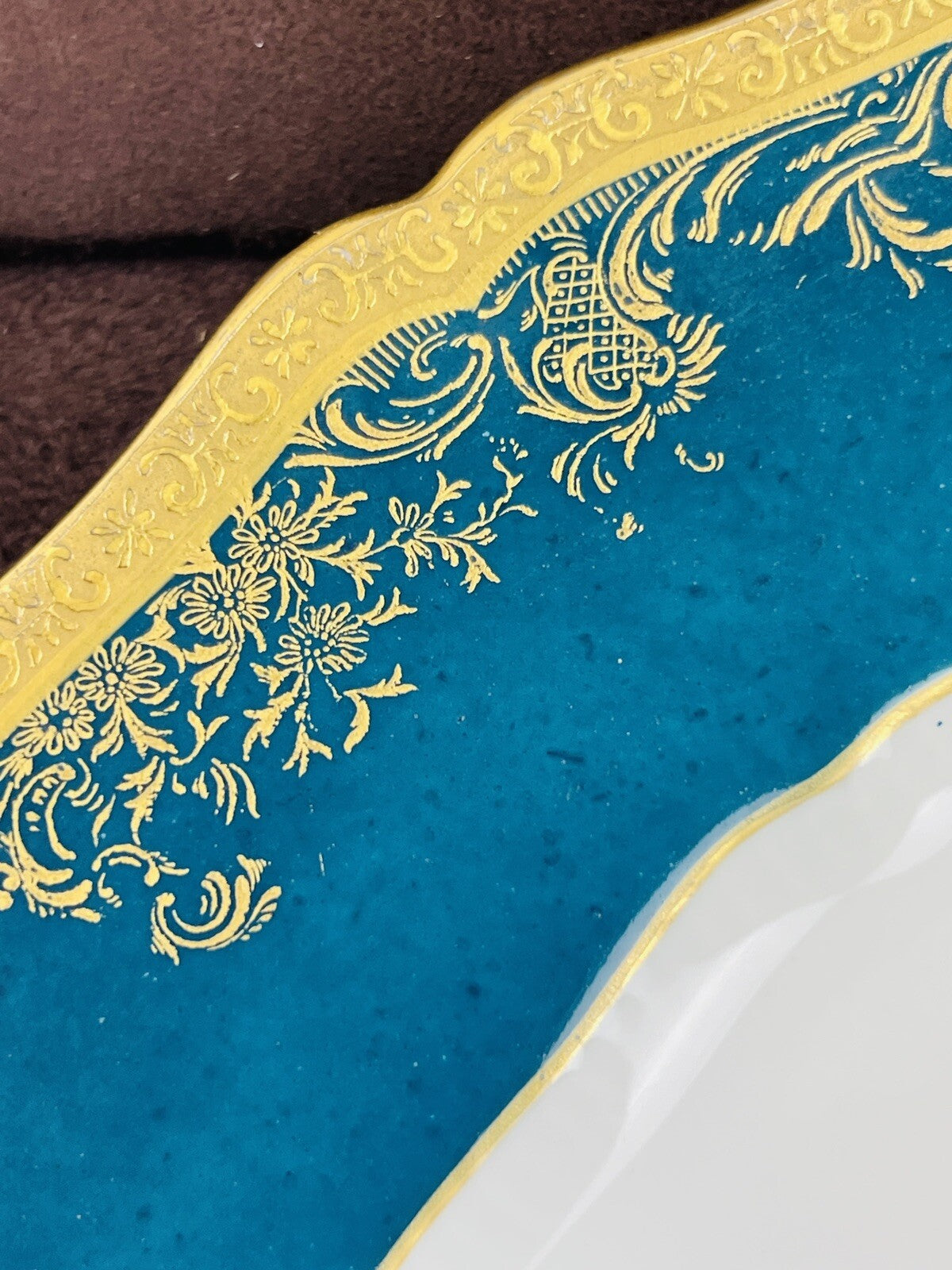 Théodore Haviland ,  assiette plate, forme Louis XV motif  Pompadour, verte