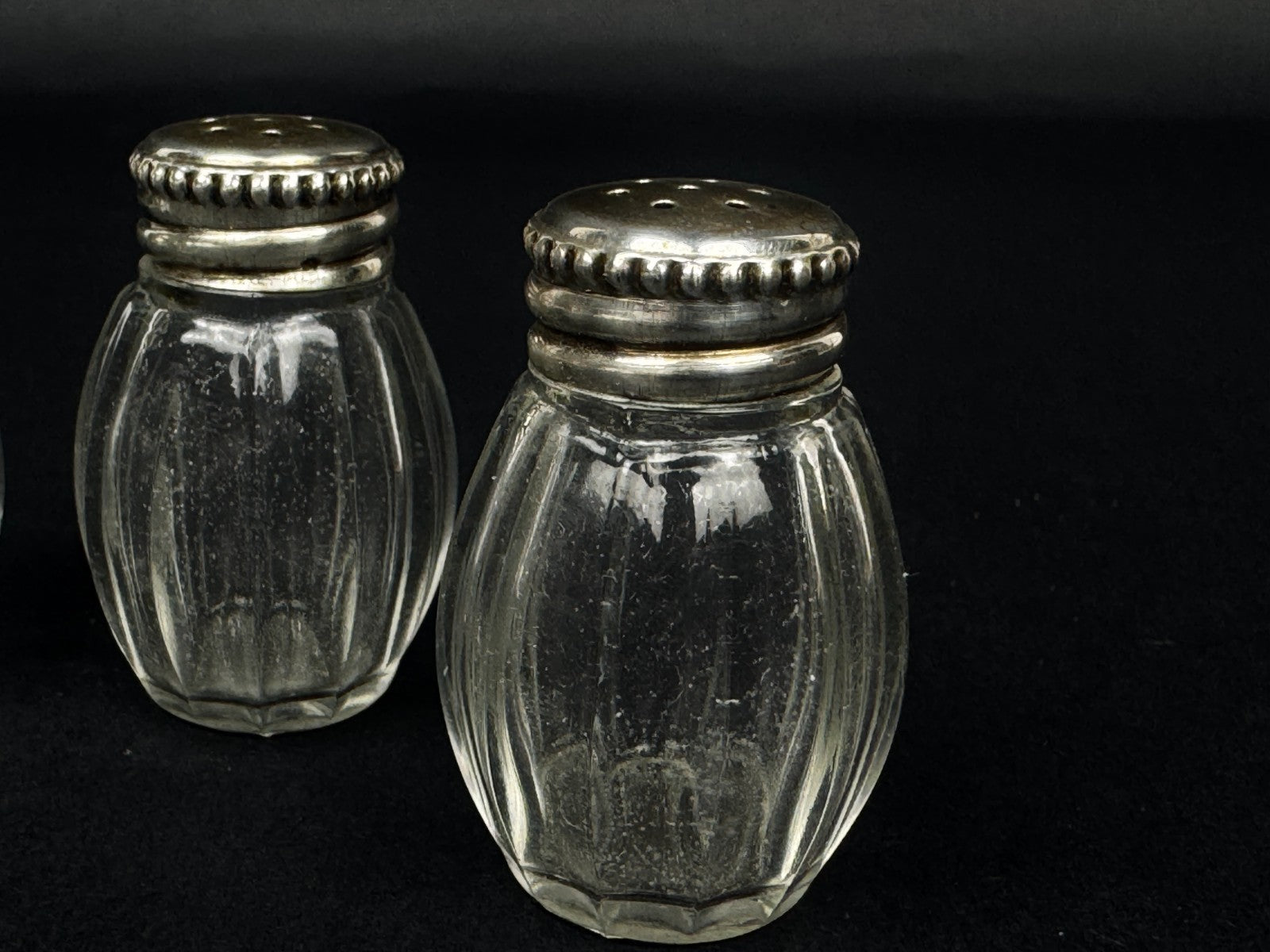 Coffret de quatre salerons Christofle en argent massif et verre